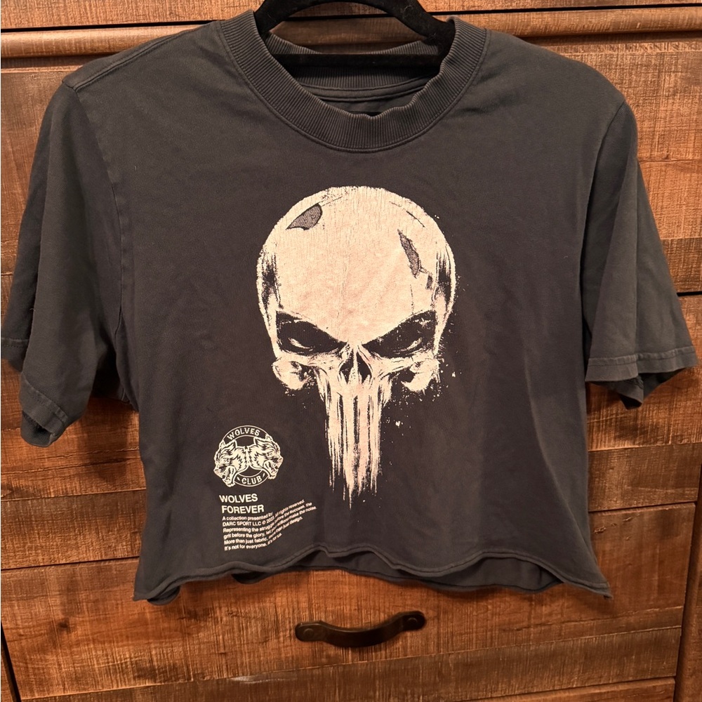 Darc Sport Punisher Marvel Black Cropped Tee with White Skull Graphic Gym - Rare - Picture 3 of 5